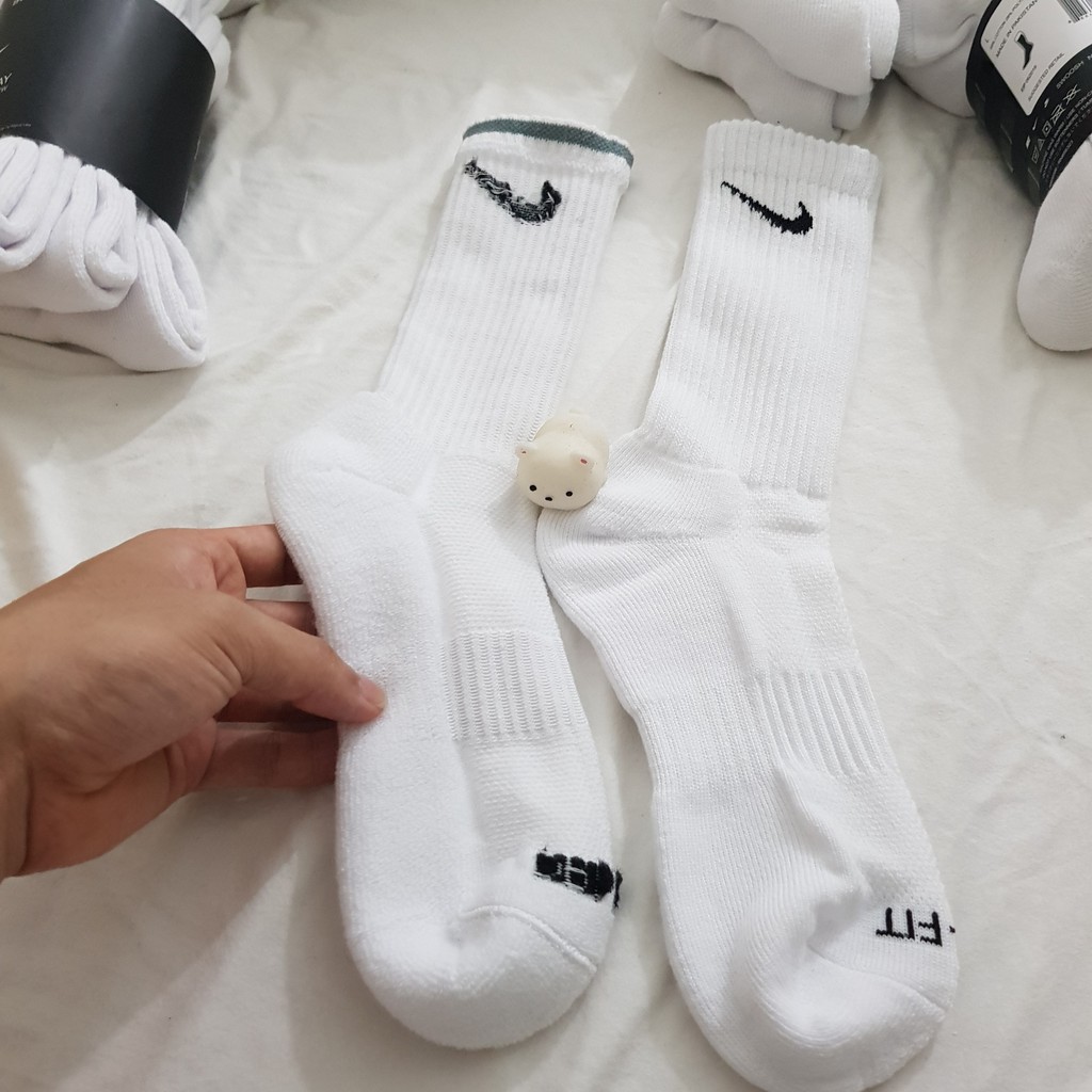 Pack 3 đôi tất thể thao Nike DRI FIT cao cổ màu Trắng Đá bóng Chạy bộ tập Gym - Free ship TatsTats.vn