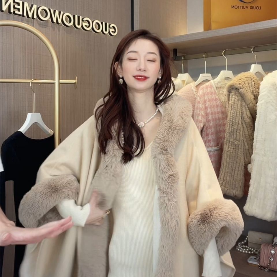 Hot! | Áo Khoác Lông Cừu Dày Dặn Có Nón Phối Tua Rua Thời Trang Mùa Đông
