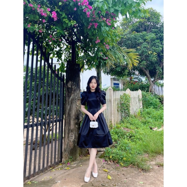 Đầm khoét form dài