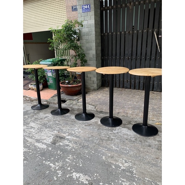 bàn bar ,clup ,ban công cafe cao 1m1 đường kính 60cm gỗ cao su