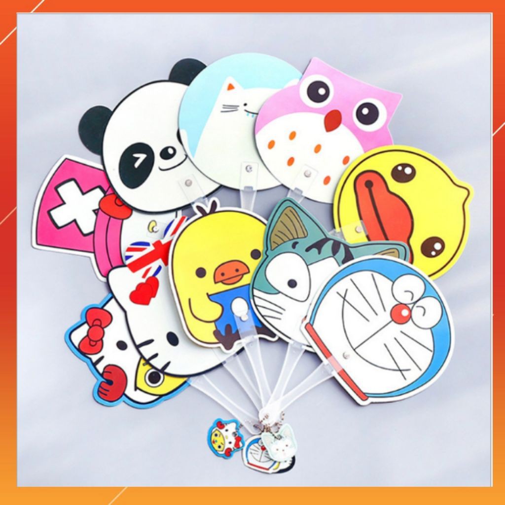 Quạt nhựa cầm tay dễ thương TẶNG móc treo cùng hình ở cán quạt | BigBuy360 - bigbuy360.vn