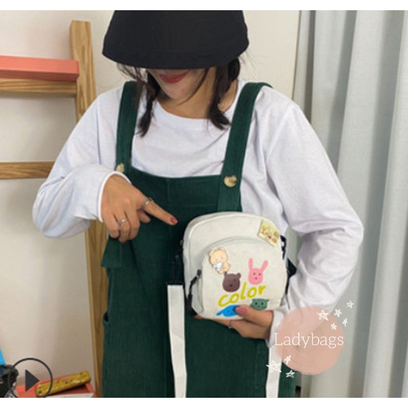 Túi đeo chéo mini 2 ngăn kèm huy hiệu gấu HN016