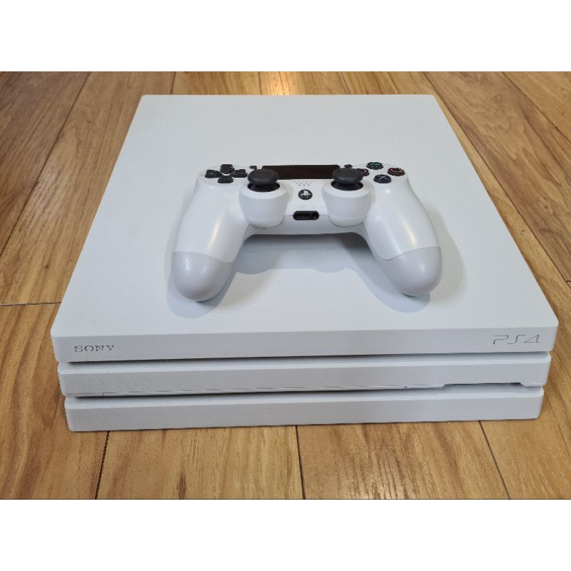 Máy PS4 Pro màu trắng đã cop full game theo yêu cầu