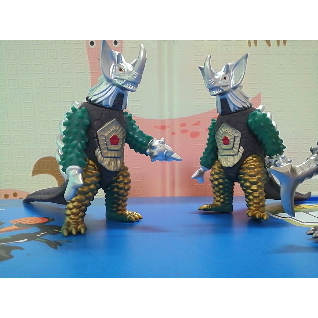Mô hình Quái vật King Tyrant Kaiju Bandai Ultraman Monster Serie Siêu nhân điện quang