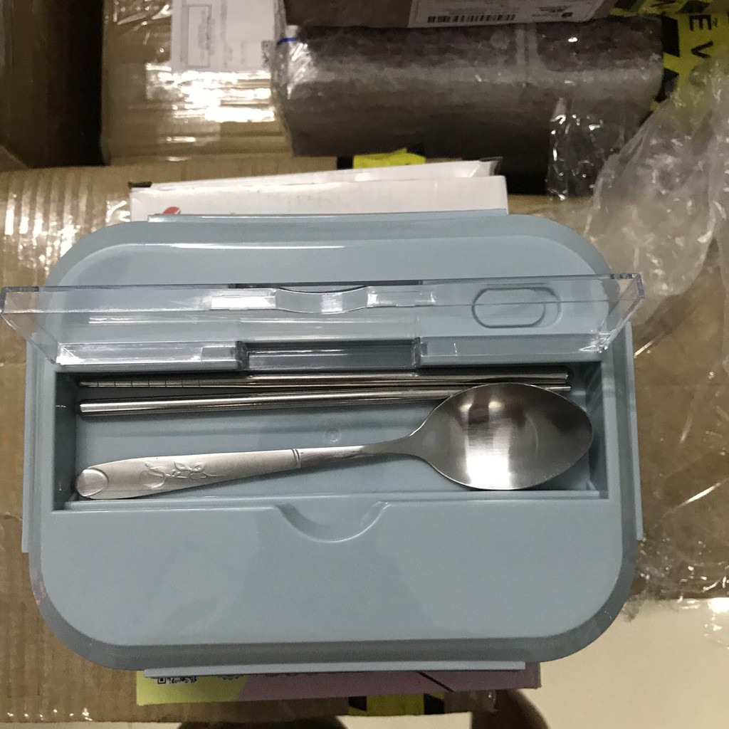 Hộp Cơm thủy tinh 3 Ngăn Kèm Đũa Thìa Inox - Giao Màu Ngẫu Nhiên | BigBuy360 - bigbuy360.vn