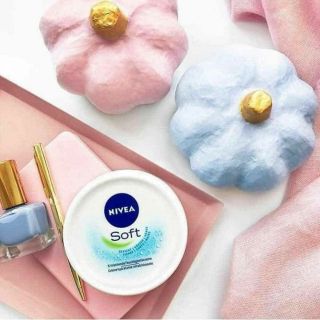 KEM DƯỠNG ẨM CHỐNG NẺ NEVIA