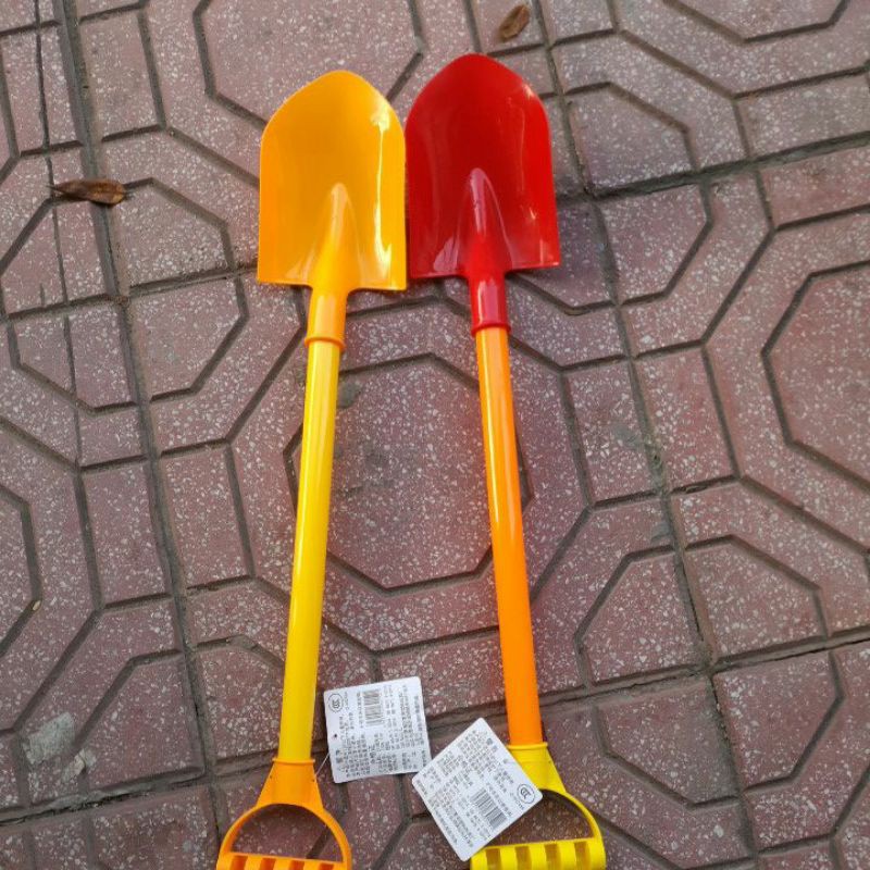 xẻng xúc cát cho bé