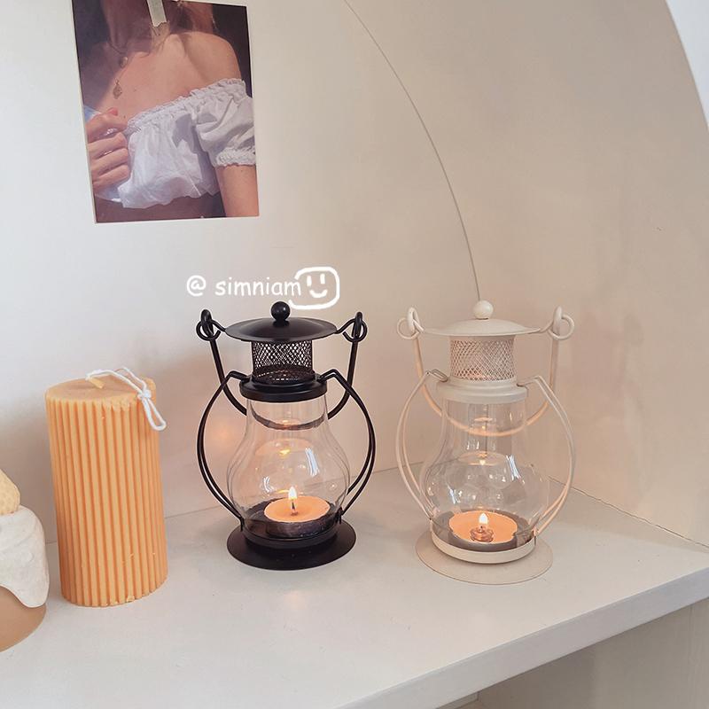 Ins phong cách đơn giản retro sắt rèn giá đỡ nến đèn lồng nhỏ trang trí nhà đèn dầu ngọn nến