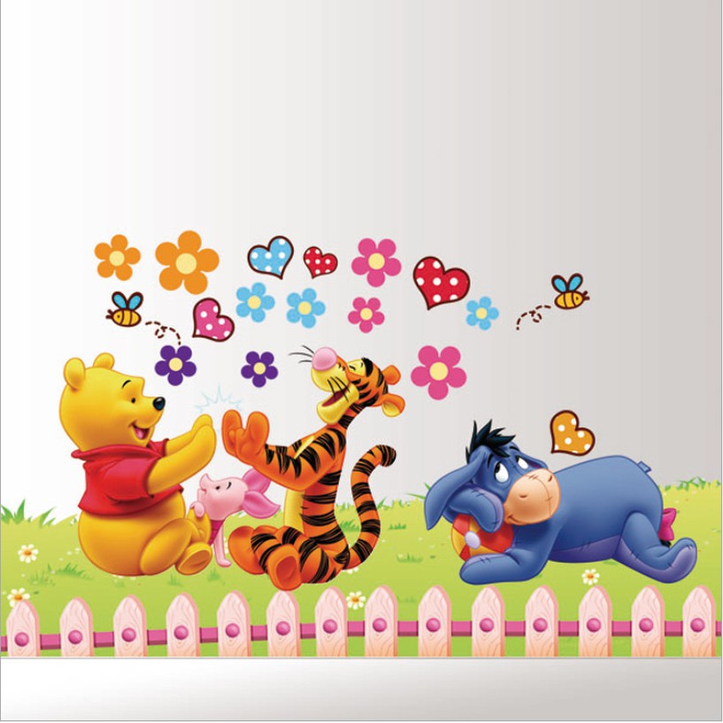 Decal dán tường - Gấu Pooh vui sân vườn nhỏ