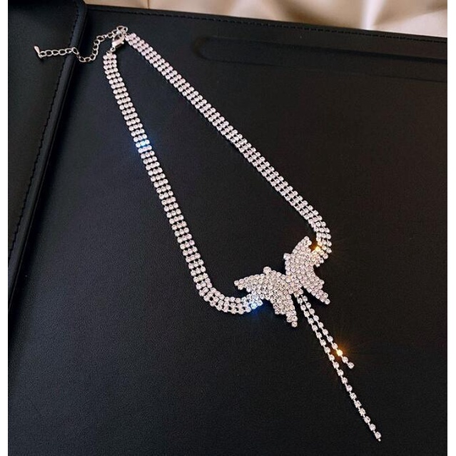 vòng cổ choker đính đá hình bướm phong cách sang trọng quý phái