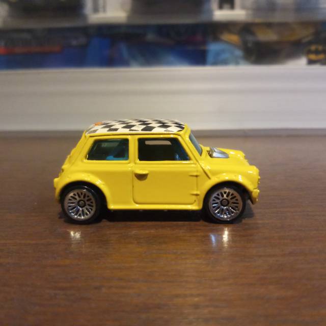 HOT WHEELS Mô hình xe hơi Mini Cooper Morris Mini - 2000 độc đáo sống động