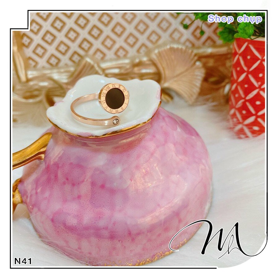 Nhẫn nữ Titan freesize mặt số La Mã xà cừ đen - Măng’s House N41
