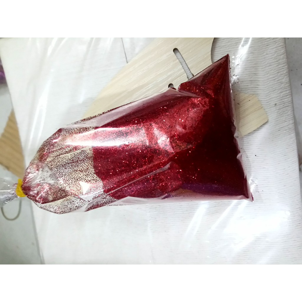 kim tuyến. gói 100gram. hàng đẹp, rất lấp lánh. đẹp hơn hình luôn nha các bạn. ở ngoài rất lấp lánh lun.