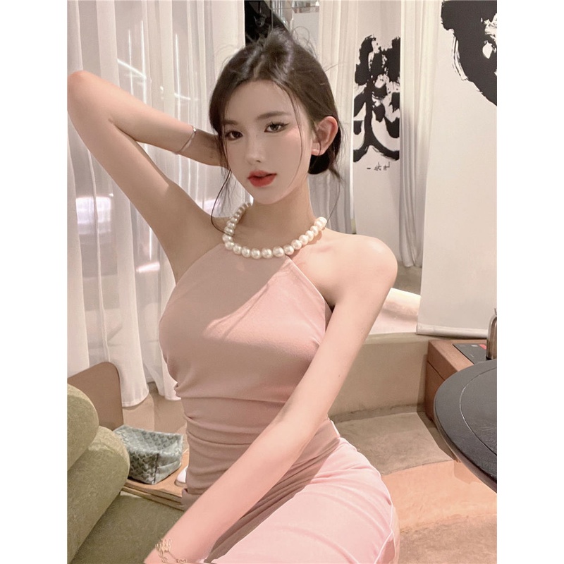 Đầm body cổ đính cườm sang trọng