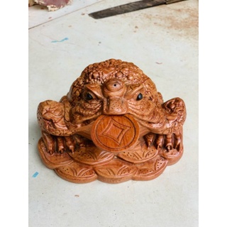 Tượng con cóc thiềm thừ gỗ huyết long - Tạng vòng bách xanh
