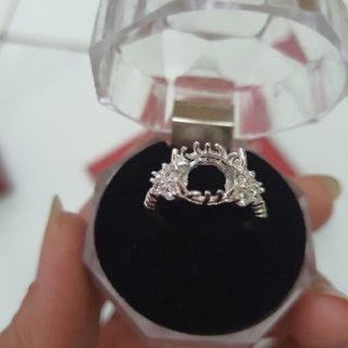 Vỏ nhẫn hình khóm gắn đá 8 li