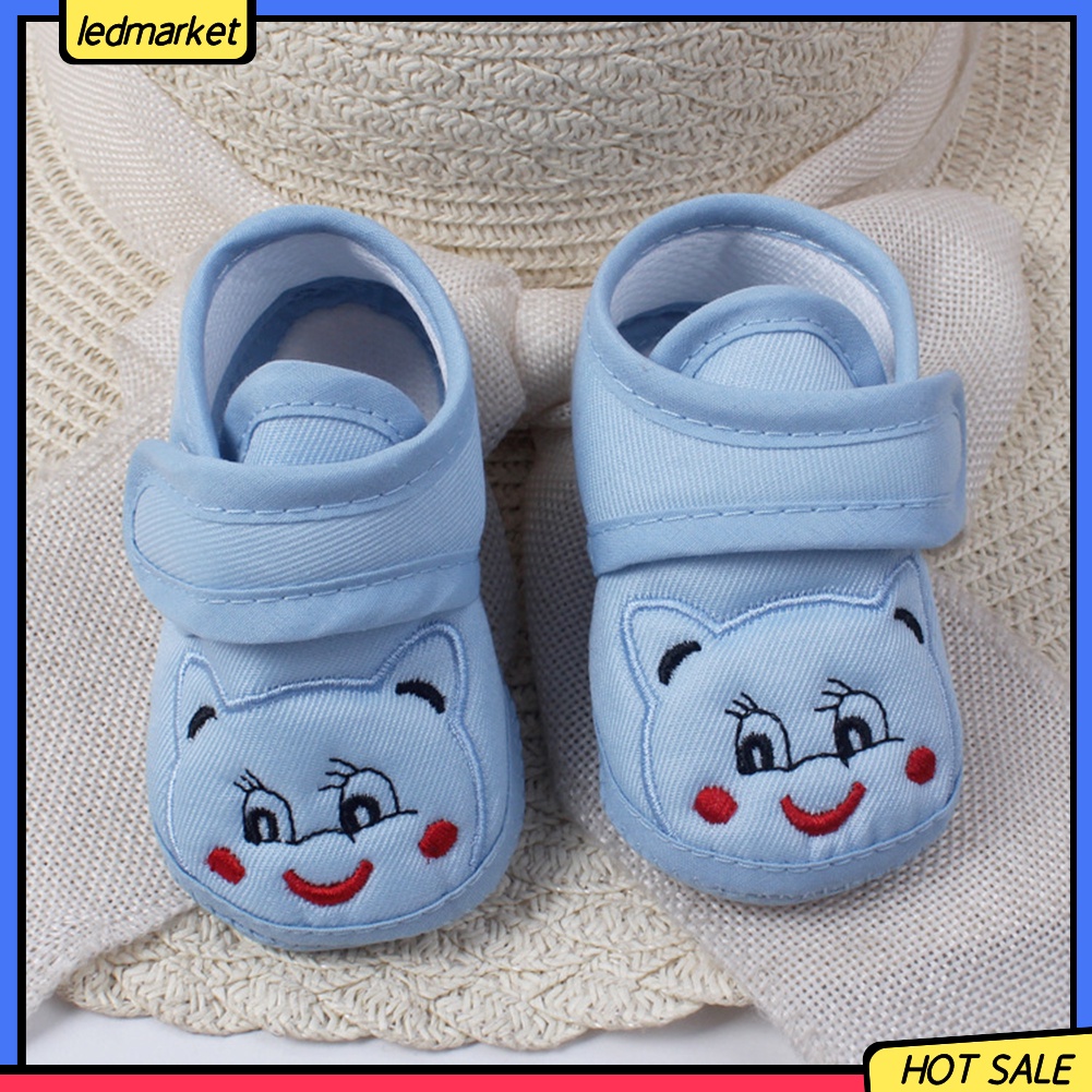 Giày Em Bé Hình Con Gấu Dễ Thương Đế Chống Trượt