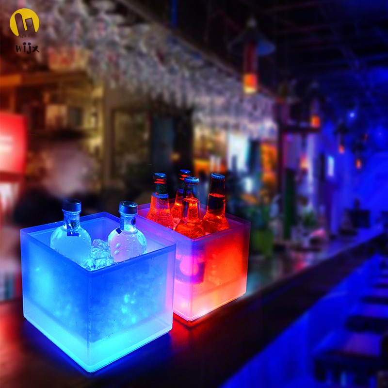 Xô ướp đá có đèn LED thay đổi màu sắc cho bữa tiệc