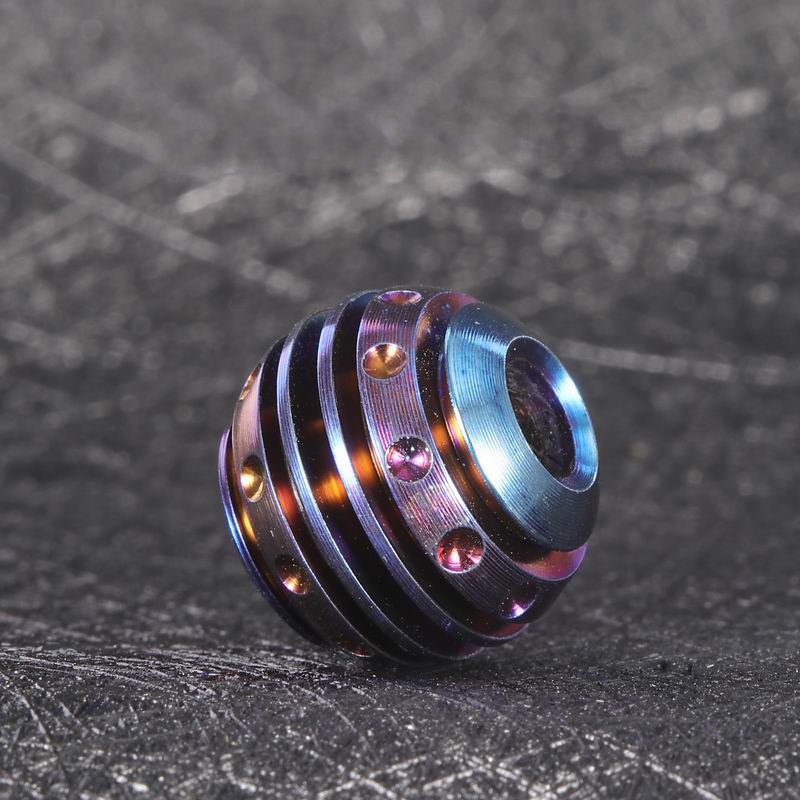 Móc Khóa Xe Hơi / Leo Núi Bằng Hợp Kim Titan Hình Ngọn Lửa Nhiều Màu