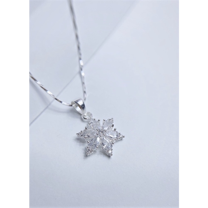 Dây chuyền bạc nữ mặt hoa đá 6 cánh, chất liệu bạc thật sáng bóng không rỉ