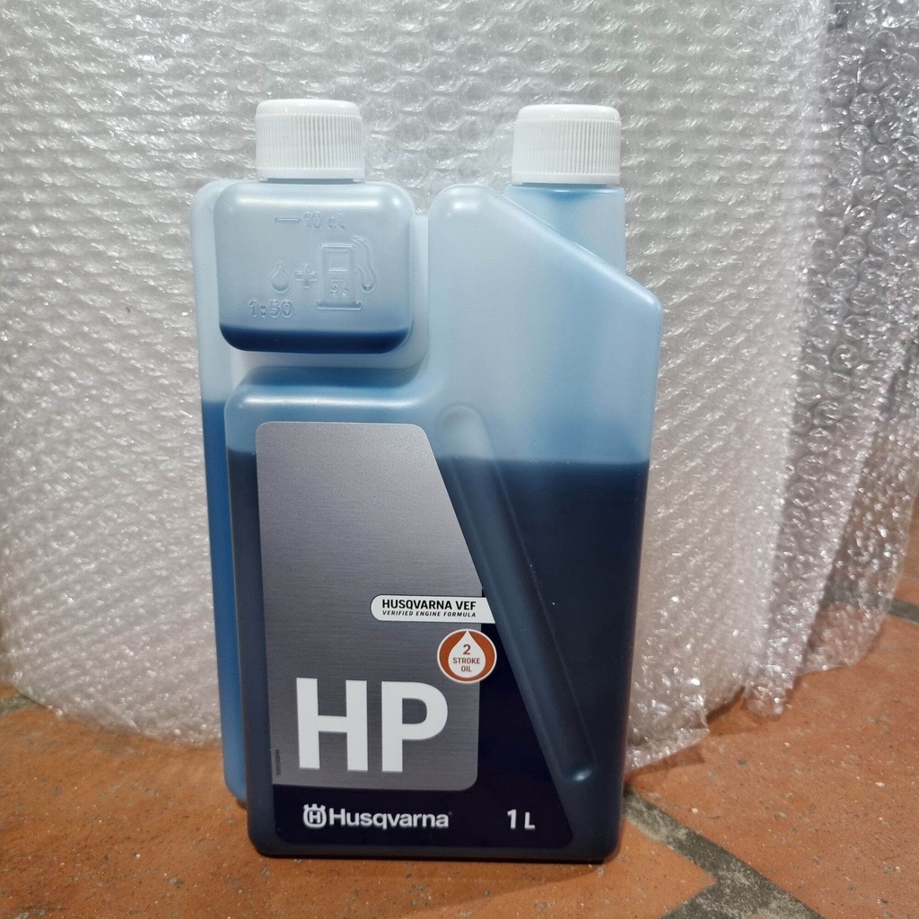 Dầu nhớt 2 thì Thụy Điển HUSQVARNA HP, Dung tích 1 lít dùng pha với xăng cho máy cưa, máy cắt cỏ, động cơ 2 thì