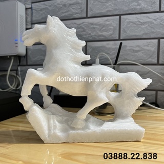 Ngựa phong thủy đá trắng nguyên khối