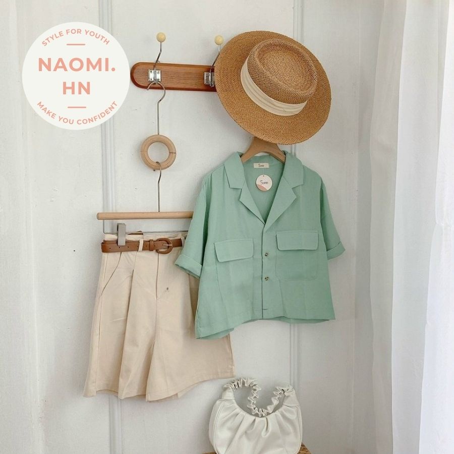 Áo sơ mi nữ cổ vest dáng ngắn croptop khoẻ khoắn trẻ trung chất đũi mát. Sơ  mi cổ V nhiều màu túi ngực dáng croptop. | BigBuy360 - bigbuy360.vn