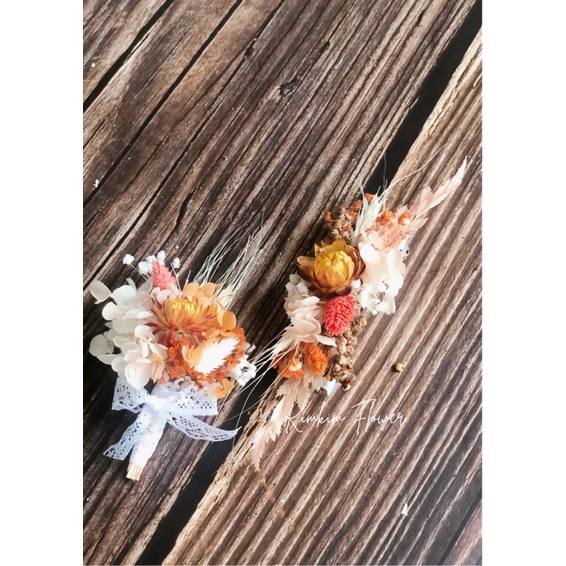 Combo hoa cài áo chú rể và xược tóc cô dâu