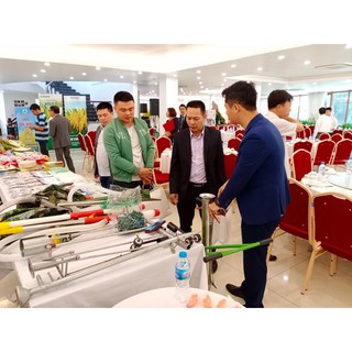 xẻng bón phân