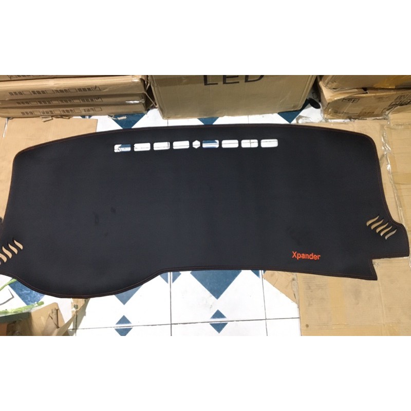 Thảm taplo cacbon Xpander