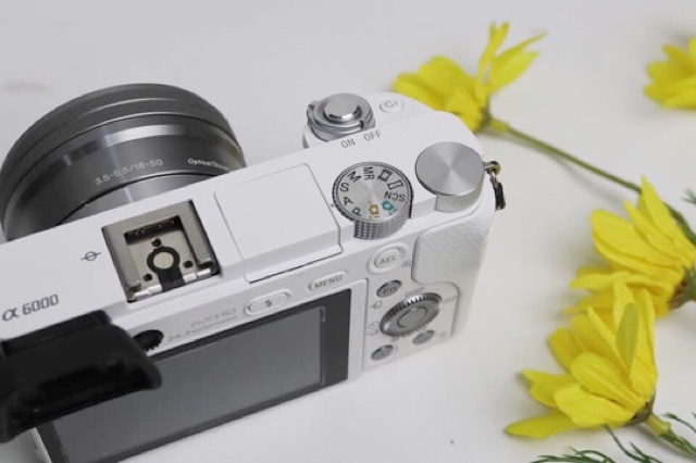 Máy ảnh Sony a6000 màu trắng | BigBuy360 - bigbuy360.vn
