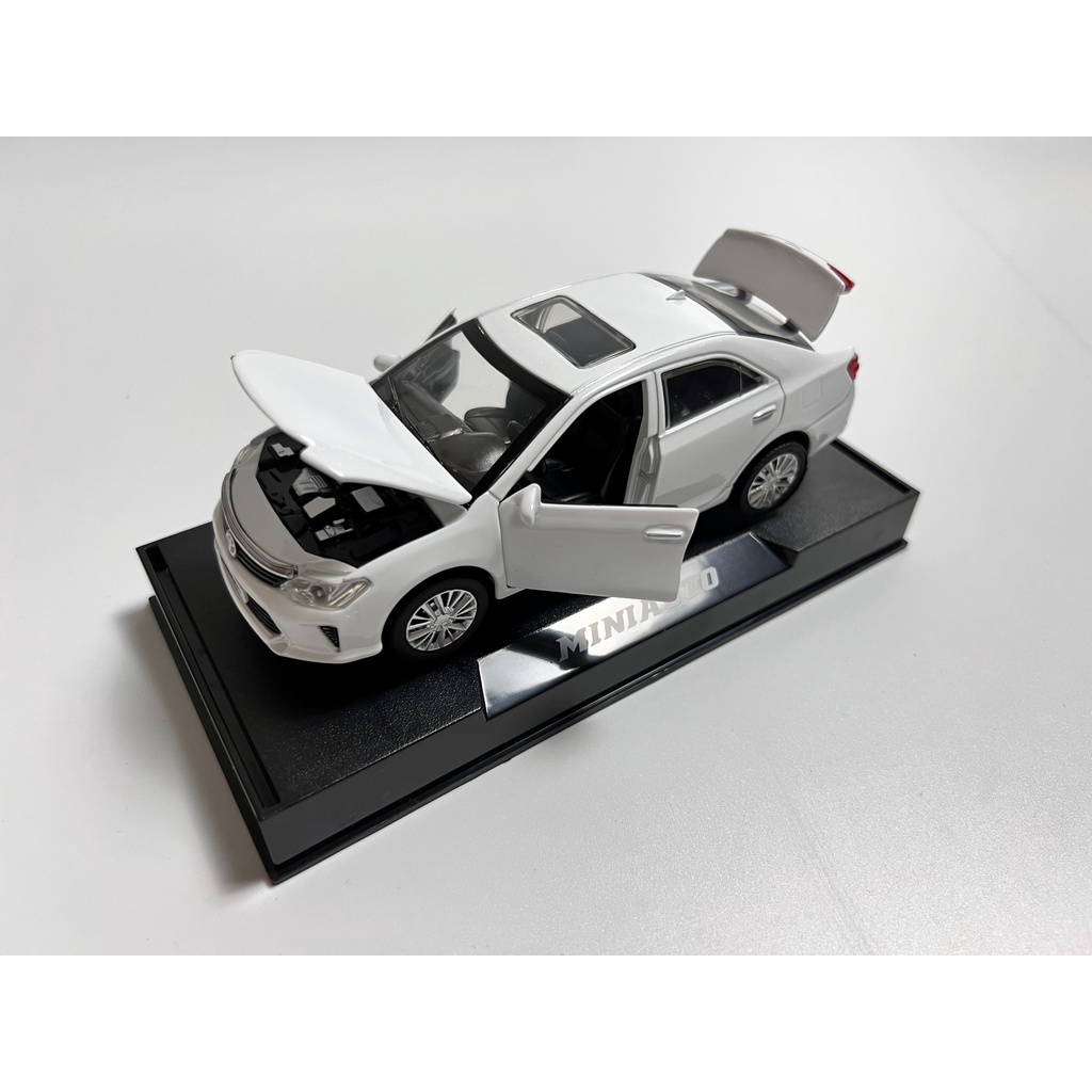 Xe mô hình Toyota Camry tỉ lệ 1:32