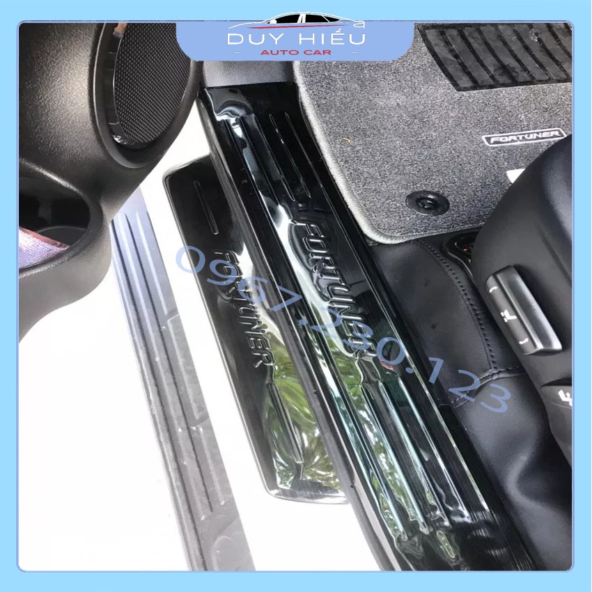 Ốp nẹp bước chân Ô TÔ TOYOTA FORTUNER 2017-2021 titan set 8 món