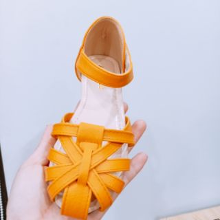 Saldan rọ bé gái