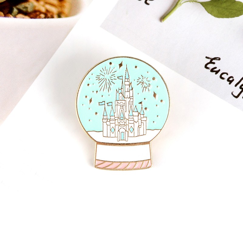 Ghim cài áo QIHE JEWELRY hình cầu tráng men phong cách công viên lâu đài phép thuật thần kỳ làm quà Giáng sinh cho bé