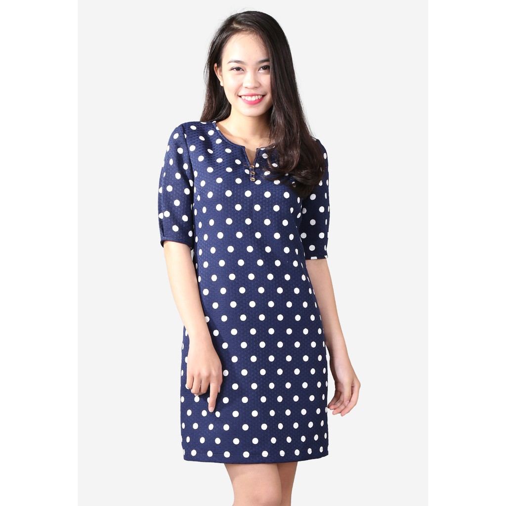 Đầm 2 lớp tay lỡ xước thái chấm bi trắng nền tím than dáng suông cổ V khuy ngực The One Fashion DDY3472CBT