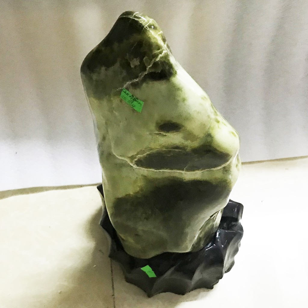Cây đá ngọc nặng hơn 12 kg, cao hơn 46 cm cho người mệnh Hỏa và Mộc