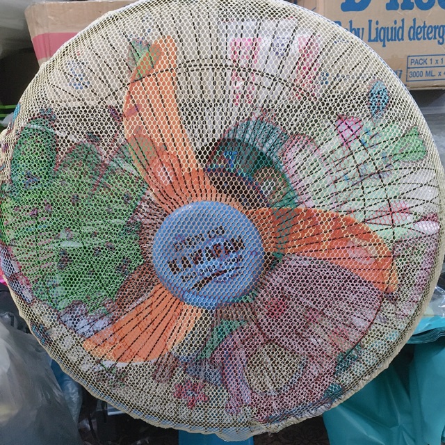 Lưới bọc quạt size to  in hình thú bảo vệ quạt và an toàn cho bé