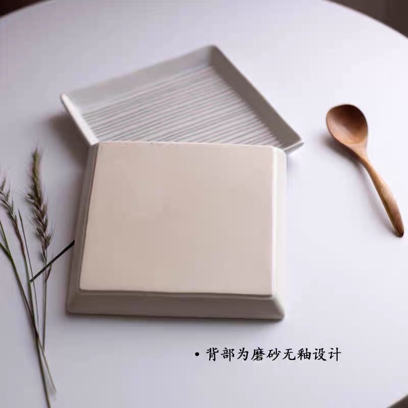 Đĩa gốm sứ hình vuông hoạ tiết kẻ vẽ tay thủ công vintage