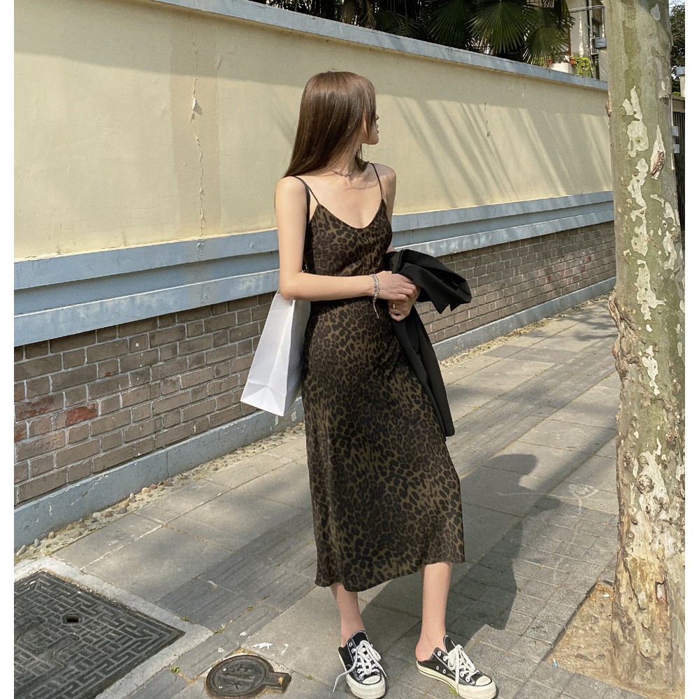 Đầm Hai Dây Cổ Chữ V Họa Tiết Da Báo Phong Cách Pháp | BigBuy360 - bigbuy360.vn