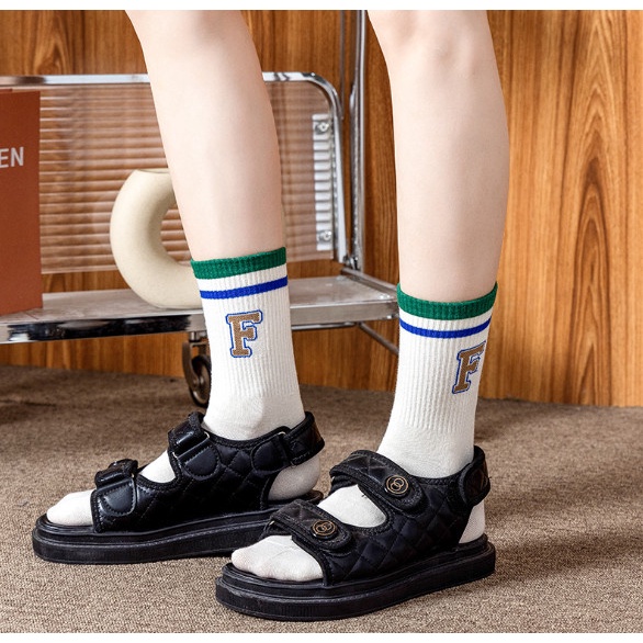 Vớ Tất chữ R cao cổ Nam Nữ phong cách thể thao, trẻ trung, năng động.