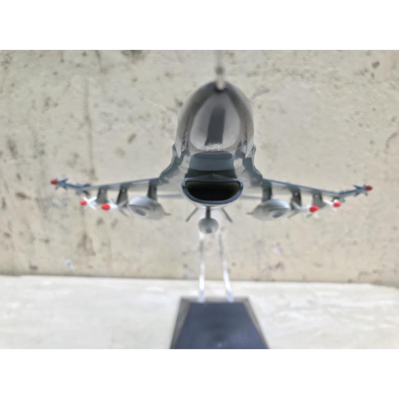 Mô hình Máy báy F-16. 1:72-ABS