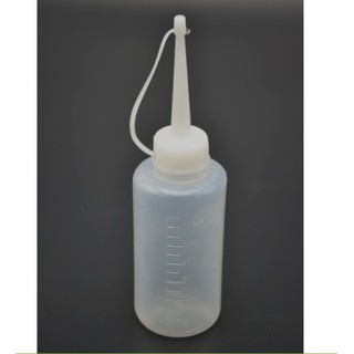 Vịt tra dầu - Bình tra dầu màu trắng, chia vạch rõ ràng 120ml