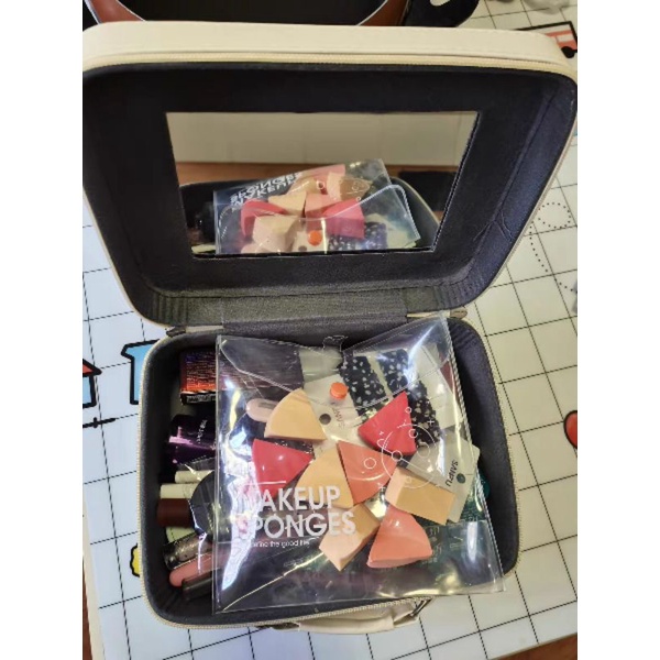 Hộp đựng đồ makeup cá nhân da PU dạng vali xách tay kèm gương gắn bên trong họa tiết dễ thương By Tiệm Của Hương