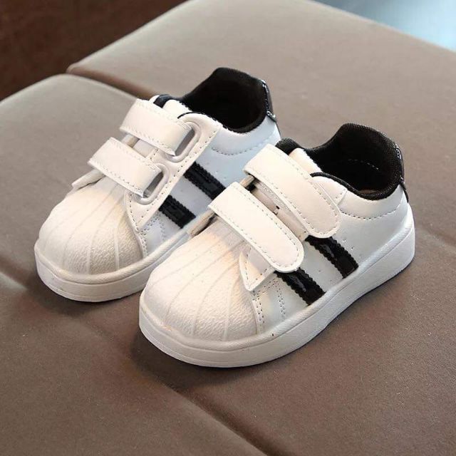 Giày adidas cho bé