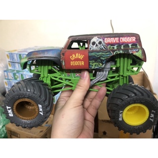 Xe đua quái vật màu xanh Monster Jam Grave Digger