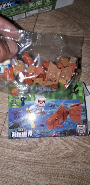 Lắp ráp 1 hộp LegoMinecraff_MyWord săn thủy quái 33242 có nhiều chi tiết bằng nhựa ABS rất đẹp