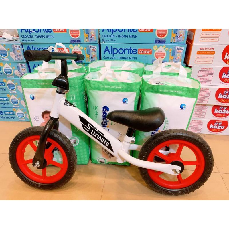 Xe chòi chân thăng bằng cho bé Goldgi