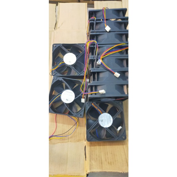 Quạt tản nhiệt chuyên trâu 12cm 12v hãng foxconn
