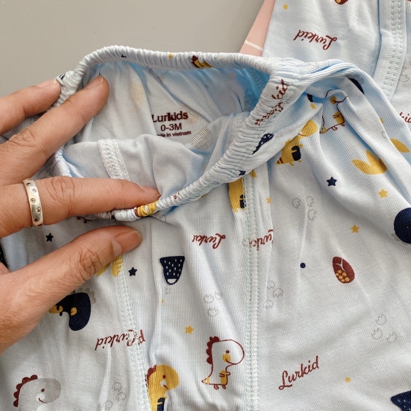 Bộ dài tay cúc chéo Lurkids cho bé